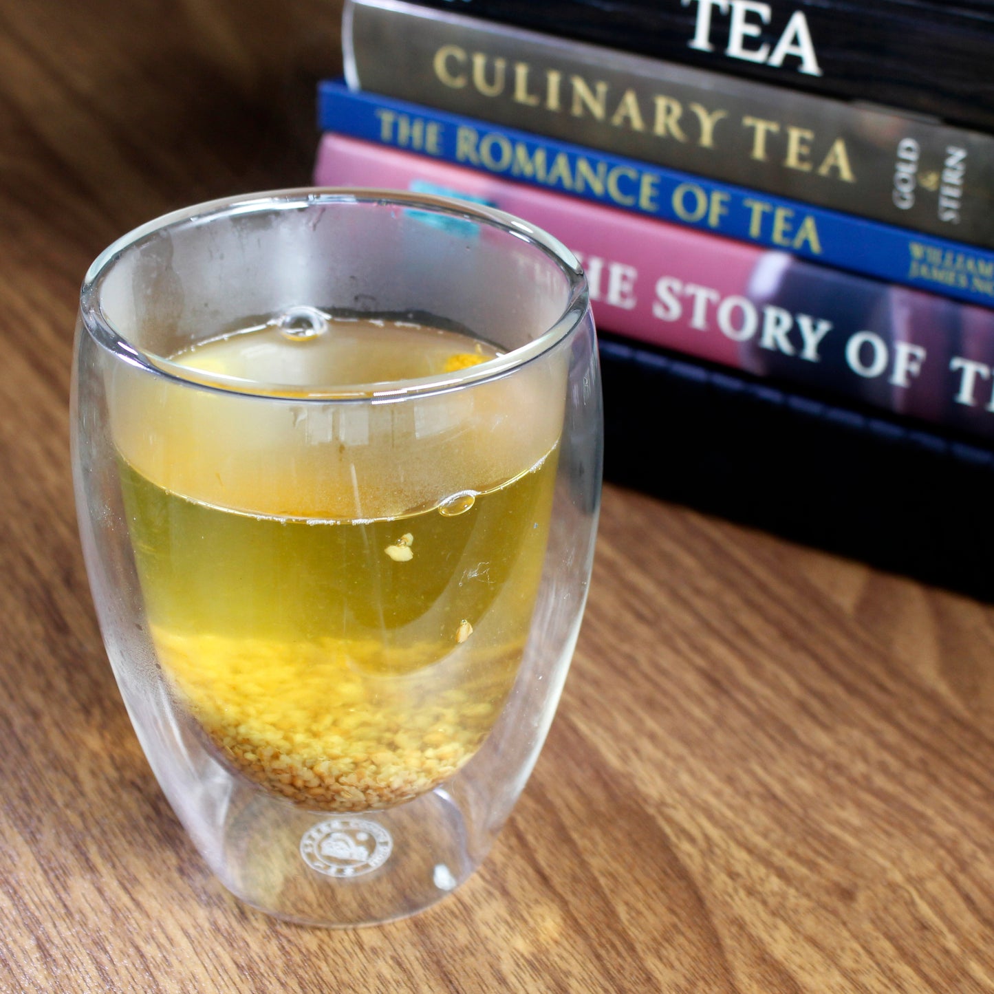 Dattan Sobacha - steeping in a bubble tea cup. Books in the background. Tasting Notes:
popped corn • toasted wheat • butter