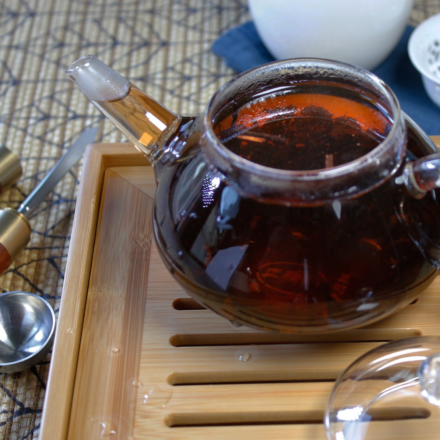 Fuzzy Forager: Shu Pu-Erh Bingcha - steeping