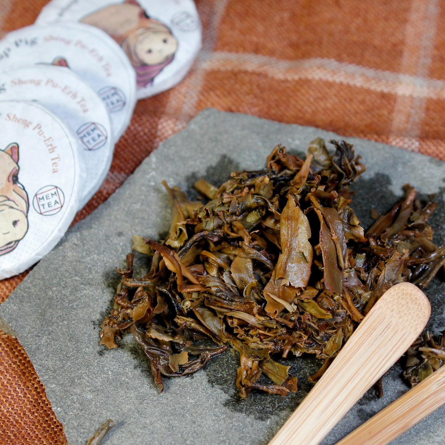 Teacup Pig: Sheng Pu-Erh Tuocha 2015 - wet leaves