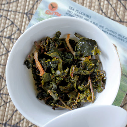 Bergamot Oolong - wet leaves.Tasting Notes:
lilac • limoncello • verbena