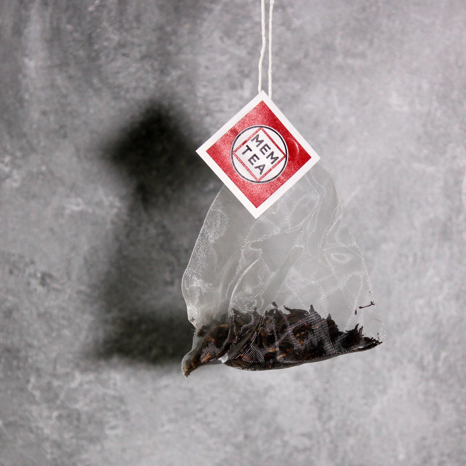 Irish Breakfast: Assam - Pyramid Teabag Hanging