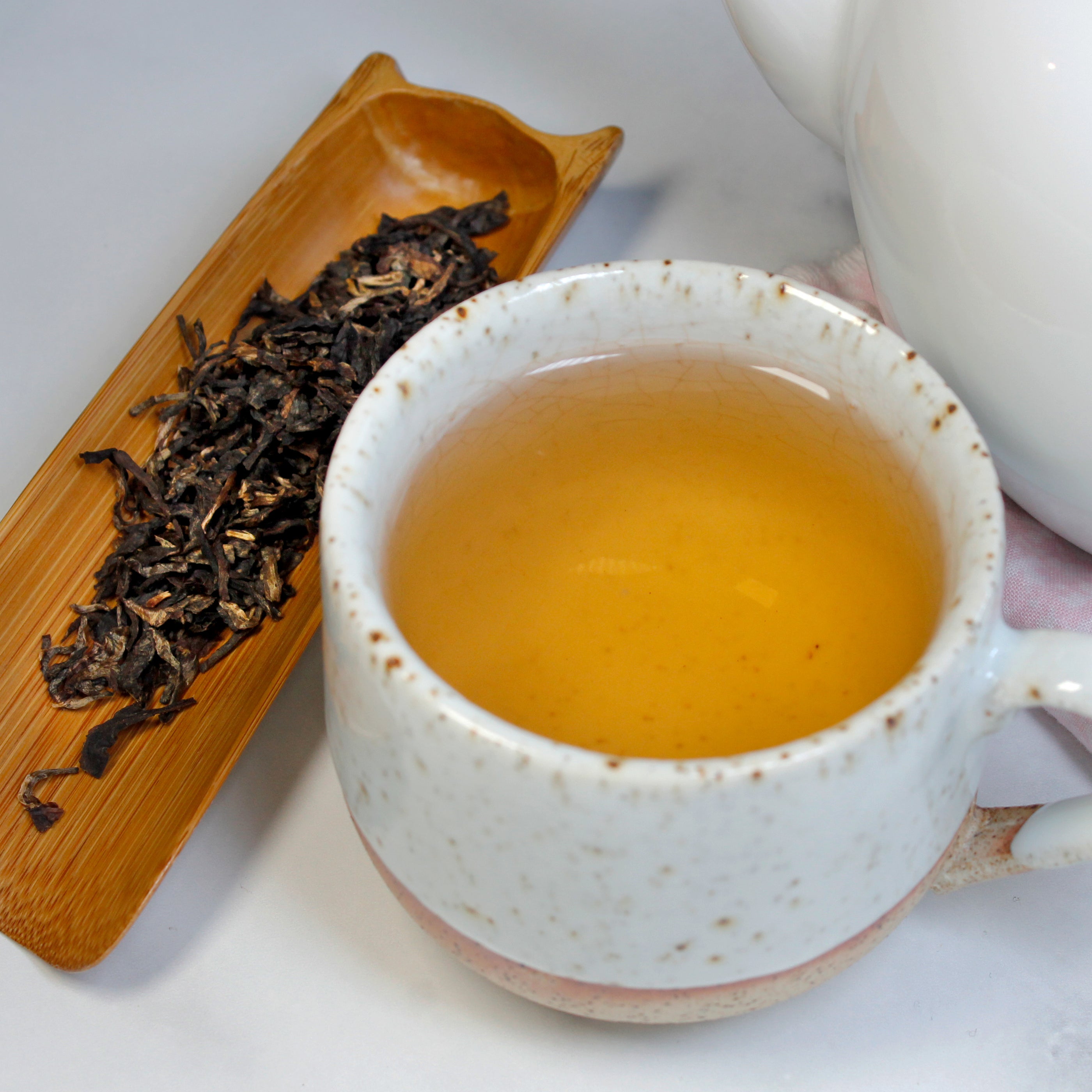 Morning Call: Sheng Pu-Erh Bingcha 2013 - infusion in a mug, pu-erh tea on a bamboo tray next to it. Tasting Notes:
honeycomb • sour plum • linden