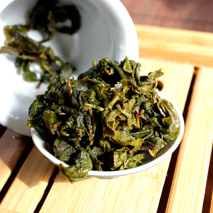 Osmanthus Oolong - wet leaves
